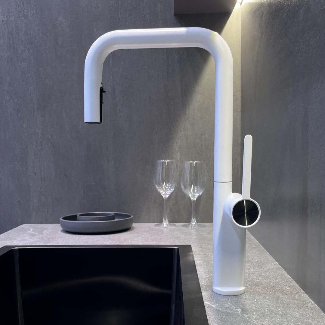 Robinet de cuisine en laiton avec bec rotatif et douchette extractible
