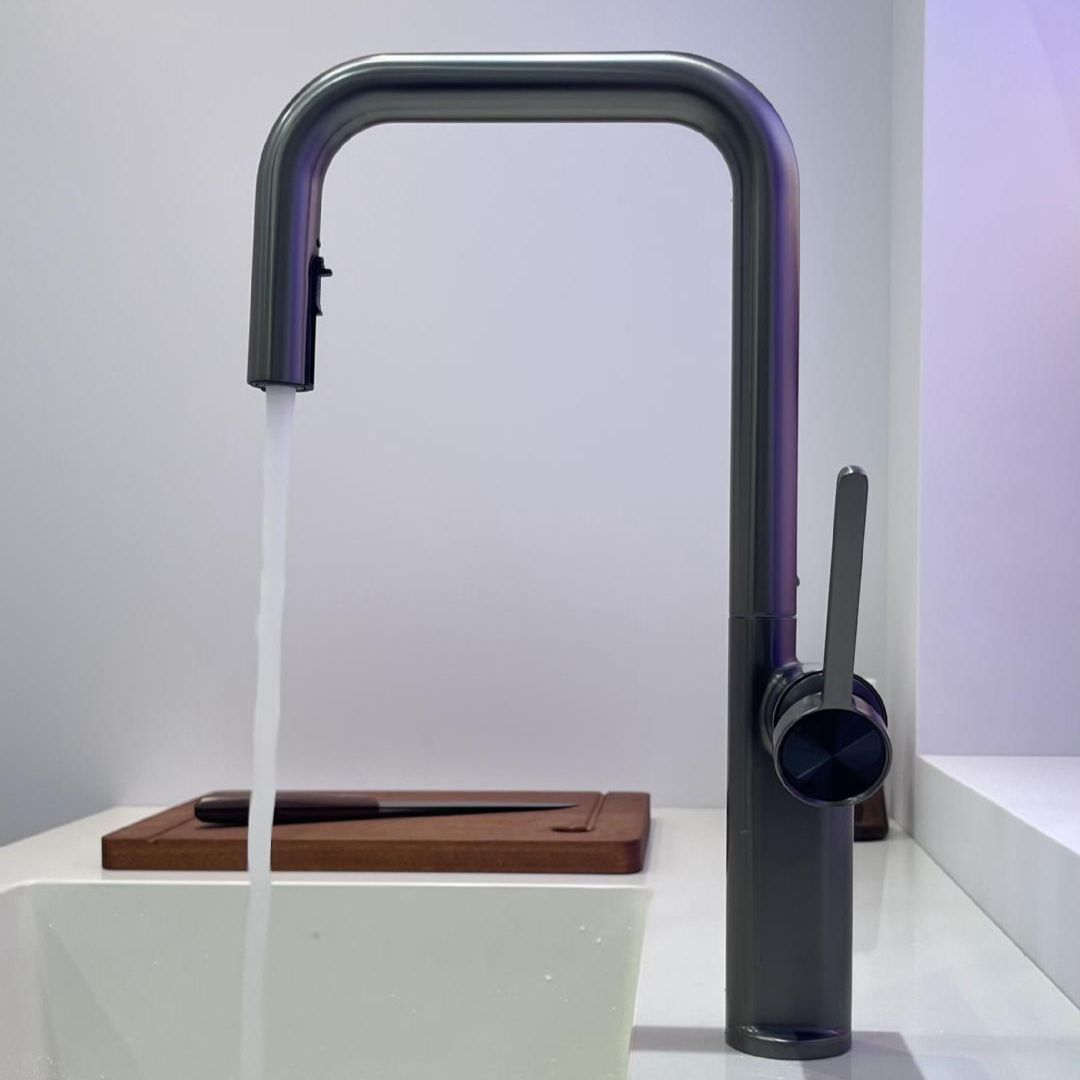 Robinet de cuisine en laiton avec bec rotatif et douchette extractible