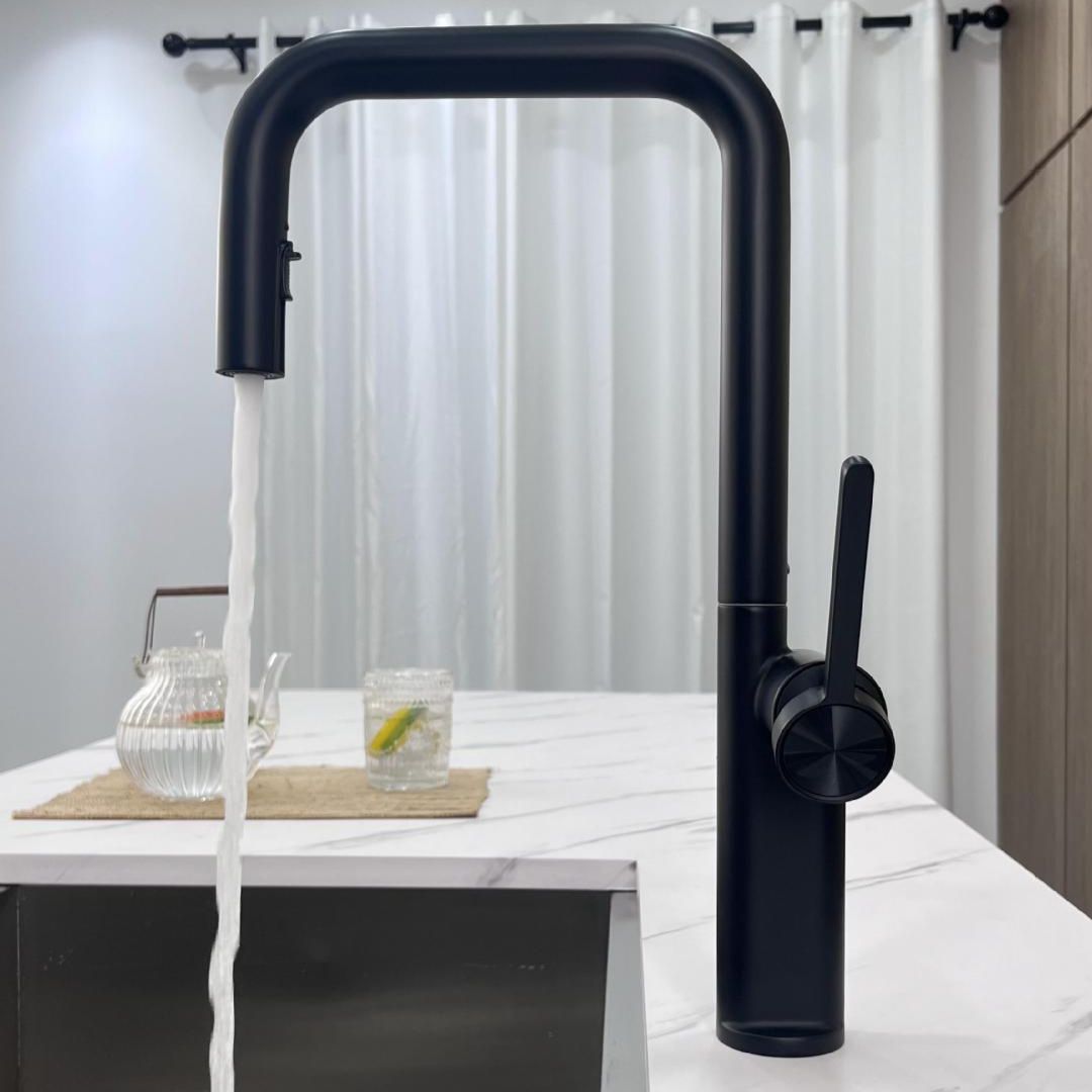 Robinet de cuisine en laiton avec bec rotatif et douchette extractible